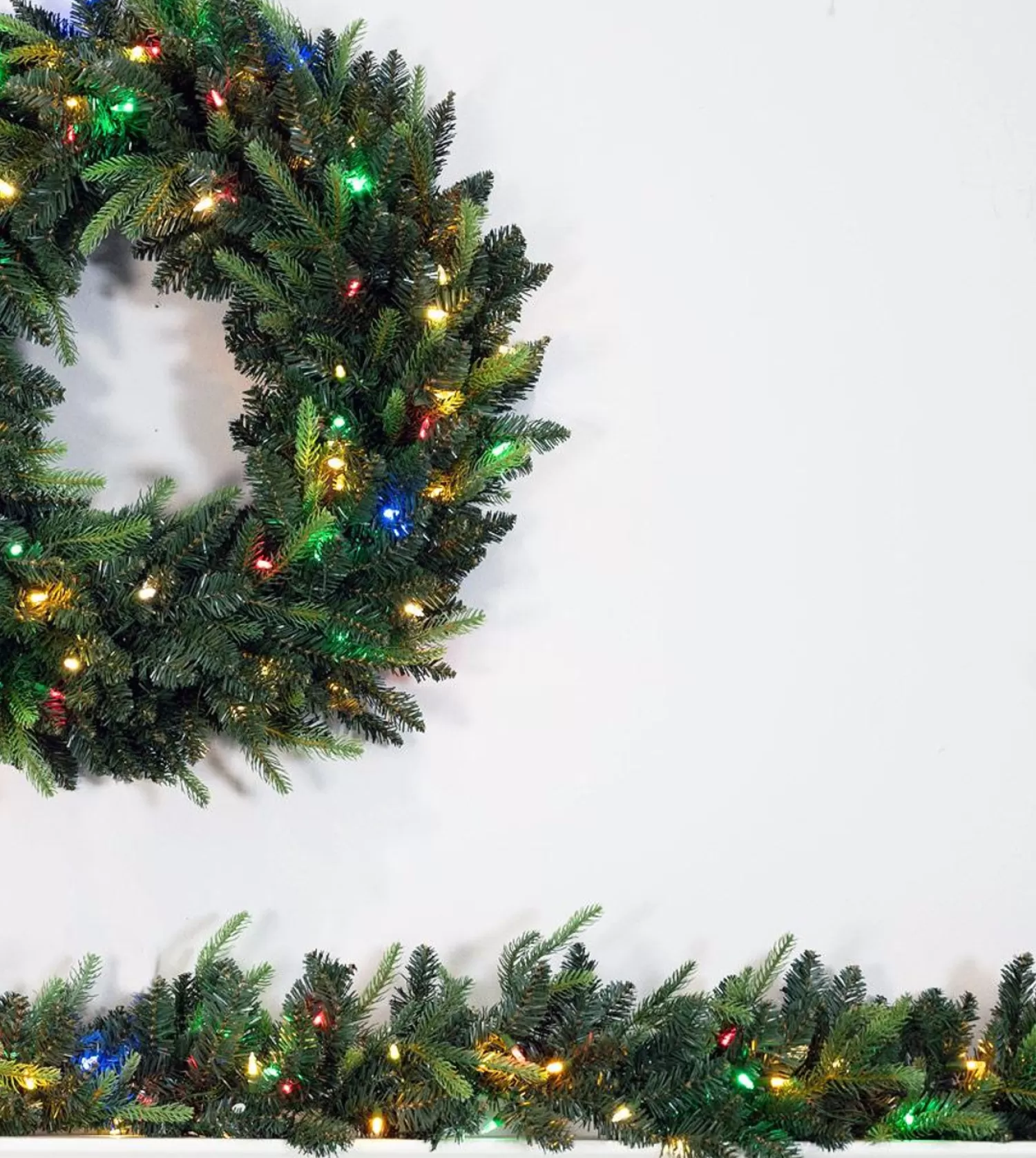 Store Treetime 30" Western Balsam Wreath - ColorChange LED